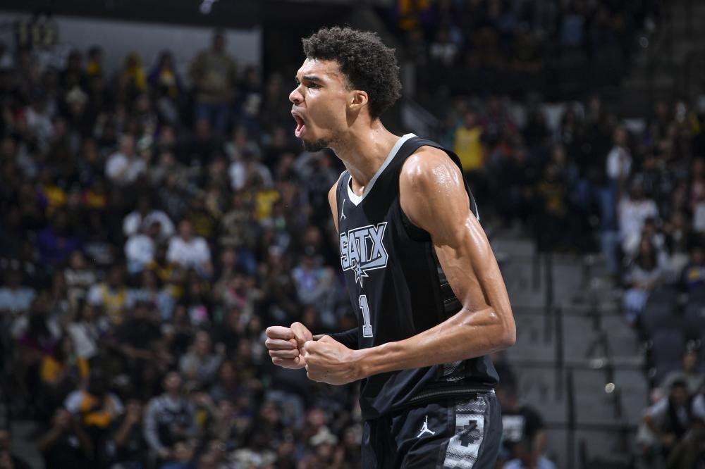 频繁助攻 频繁助攻